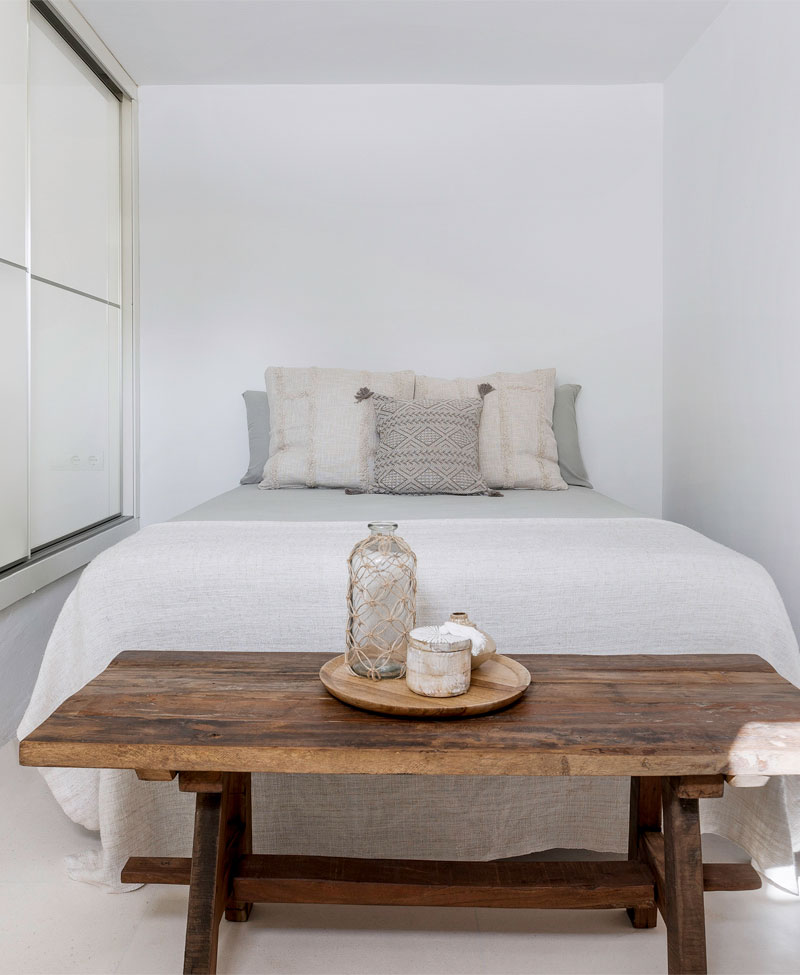 Pool Apartment Bed